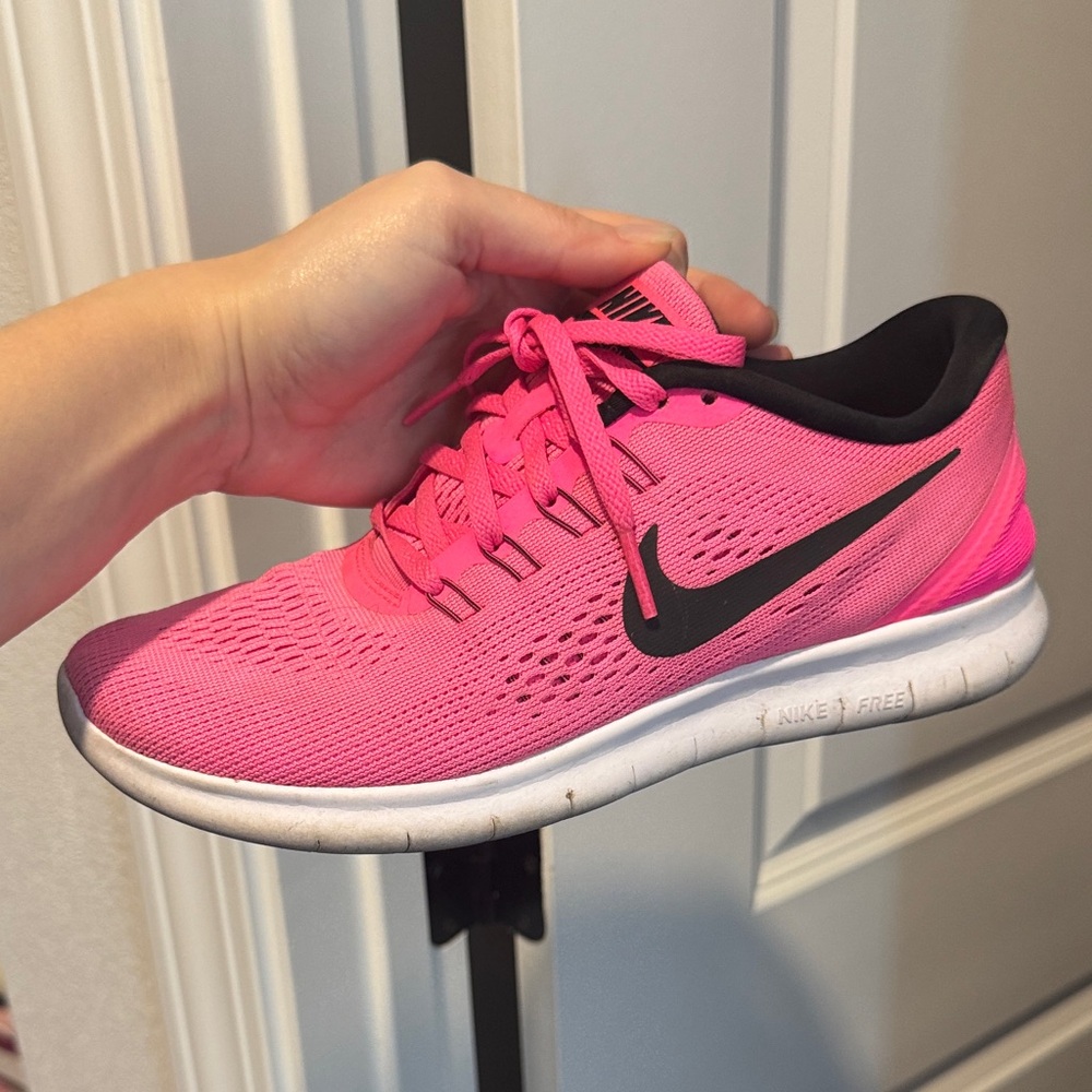 Nike Women's Pink Running Shoes